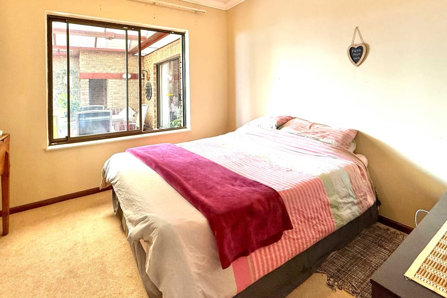 5 Bedroom Property for Sale in Flamingo Vlei Western Cape